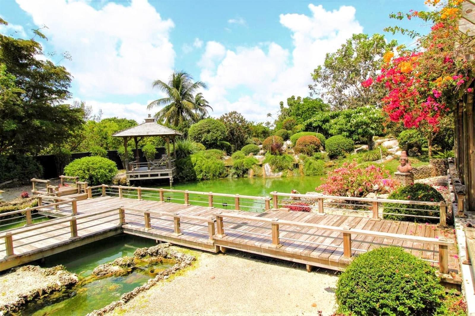 Villa Magical Wonderkoi House In A Japanese Koi Garden Miami Exterior foto